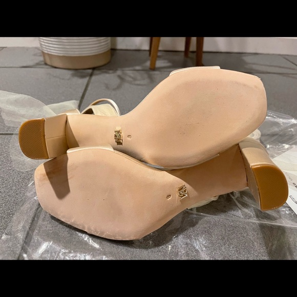 Badgley Mischka Women’s Kim Ankle Strap Heel Sandals New. - Picture 4 of 4